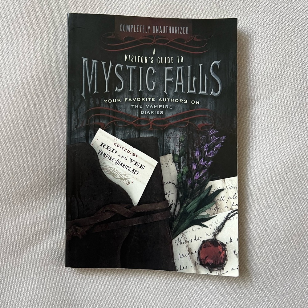TVD A Visitor’s Guide To Mystic Falls Book - Vampire Diaries